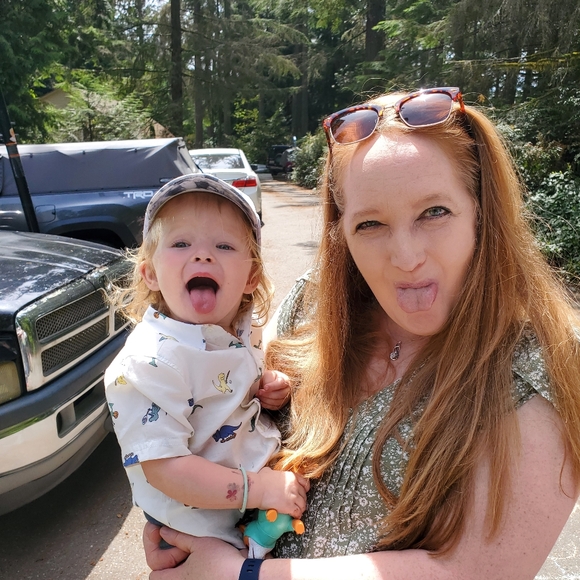 Meet your Posher, Dani Hott - Picture 12 of 13